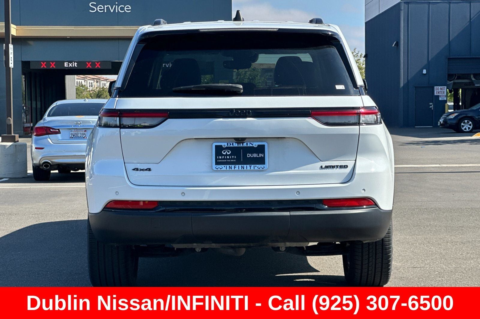 2023 Jeep Grand Cherokee — detail view