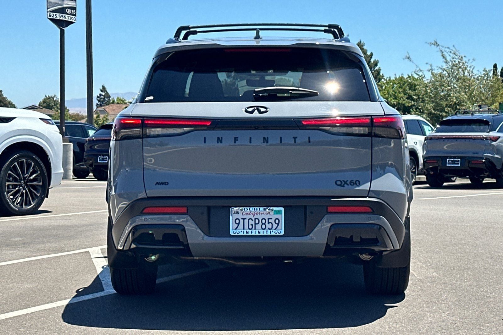 2025 INFINITI QX60 — detail view